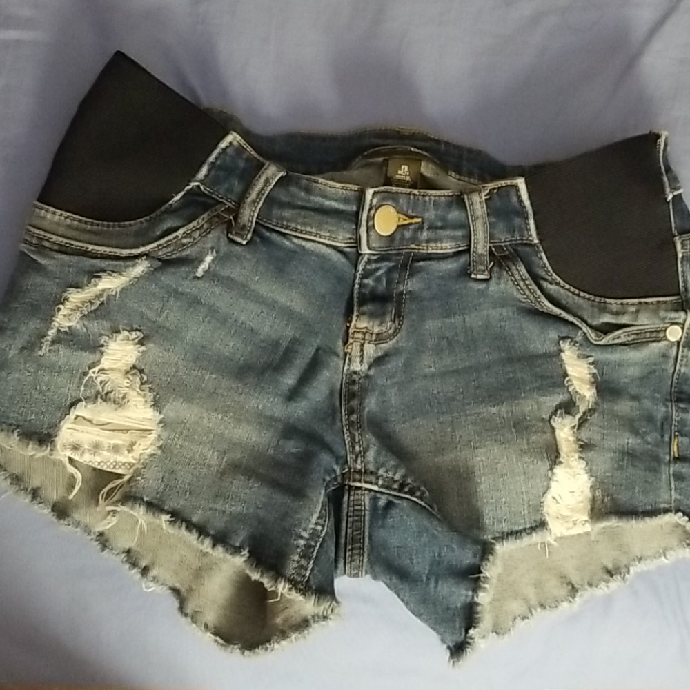 Distressed maternity shorts